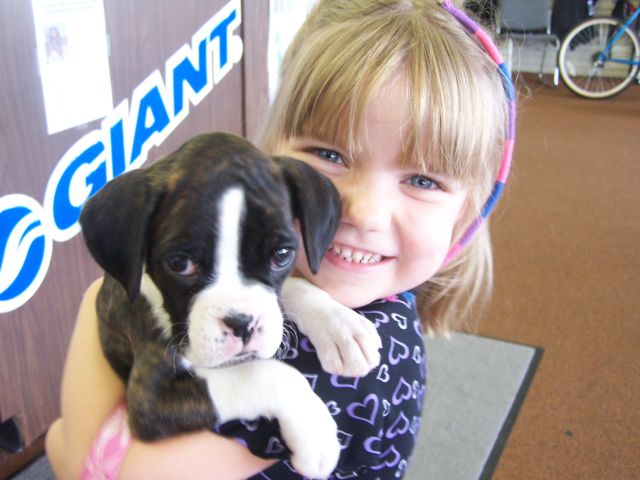 Roxi_at_bike_shop